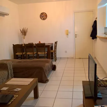 Gardens, 1-bedroom * Polis